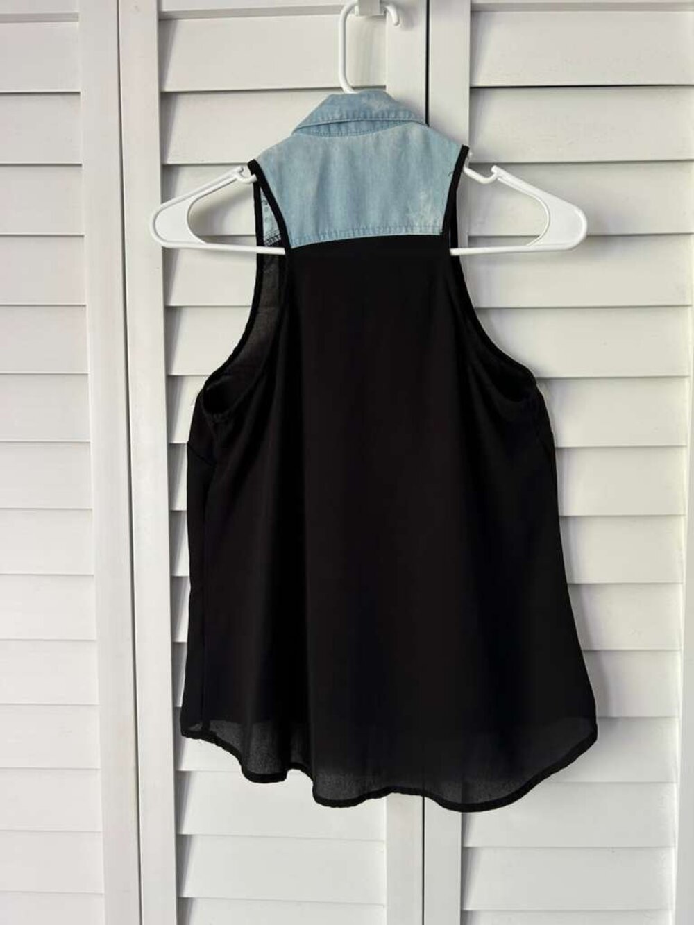 Bebe Sleeveless Sheer Blouse Black Contrast Button Top XS - Picture 3 of 11